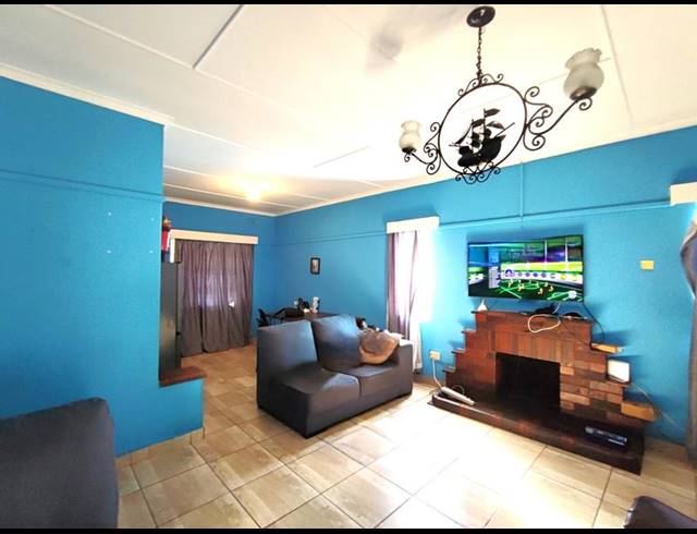 9 BEDROOM HOUSE FOR SALE IN SCOTTSVILLE